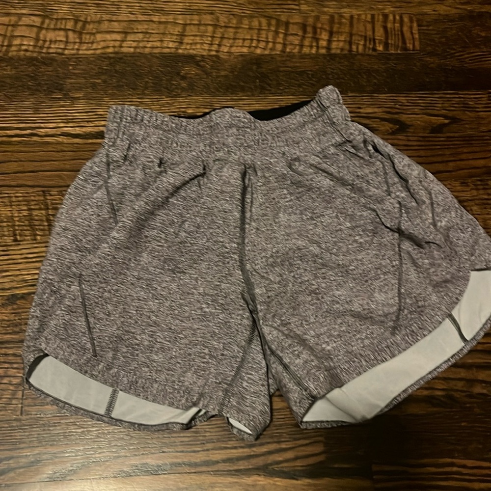 Lululemon hotty hot shorts size 4 gray